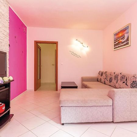 Awesome Apartment In Dobrinj With Wifi Eksteriør billede