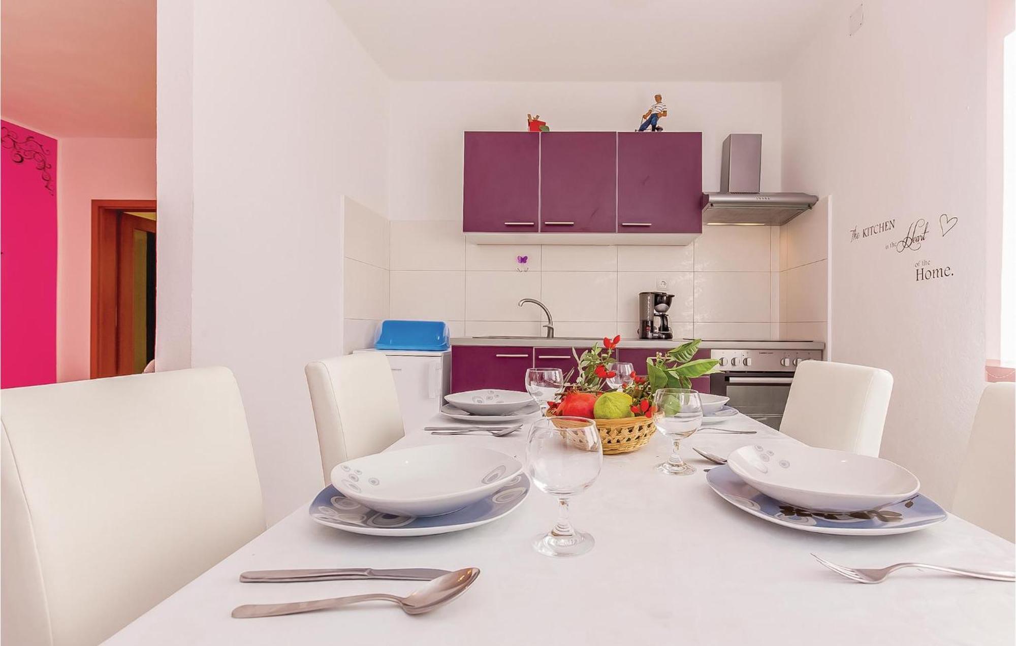 Awesome Apartment In Dobrinj With Wifi Eksteriør billede
