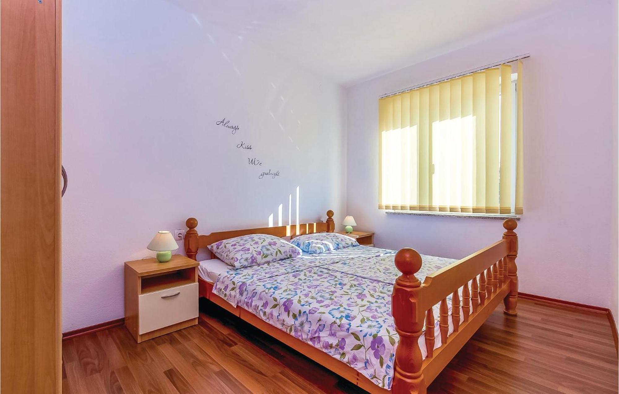 Awesome Apartment In Dobrinj With Wifi Eksteriør billede