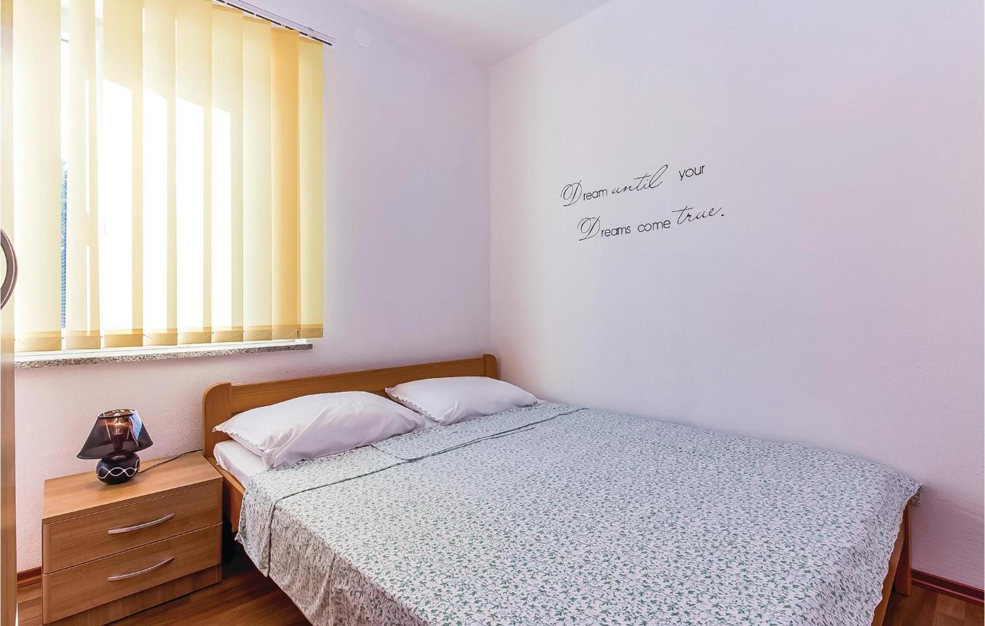 Awesome Apartment In Dobrinj With Wifi Eksteriør billede